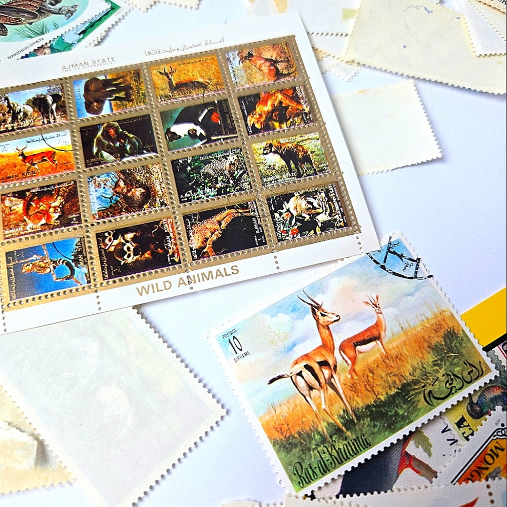 Mystery Lot 200+ VINTAGE International Postage Stamp Collection, New & Cancelled - Picture 8 of 14